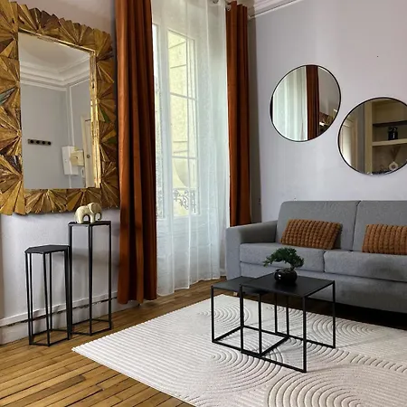 Le Charme D'antan, Hyper Center